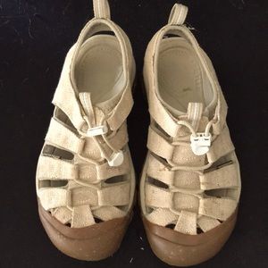 Keen Canvas Sandals Size 8